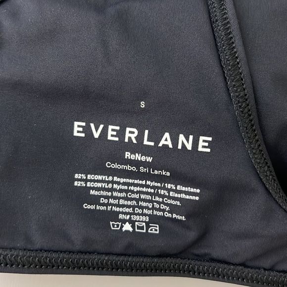 NWT Everlane The Tie-Front Bikini Top in Black
Size S - Picture 6 of 7